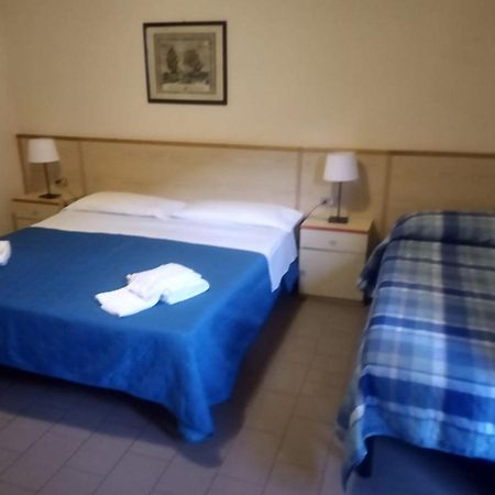 Hotel Lupo Di Mare มาริน่า เด กาสตาเนโก การ์ดูชี ภายนอก รูปภาพ